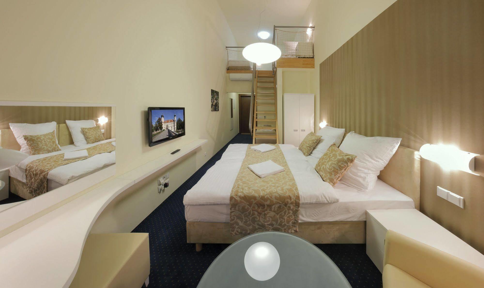 Esmarin Wellness Hotel Mnisek pod Brdy Exterior photo